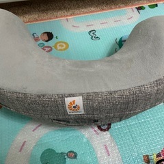 お話し中　エルゴ　授乳クッションの画像