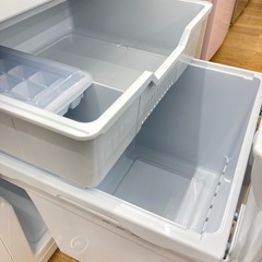 【トレファク高槻店】安心の1年間保証！取りに来れる方限定！Hisense（ハイセンス）の2ドア冷蔵庫のご紹介です！の画像