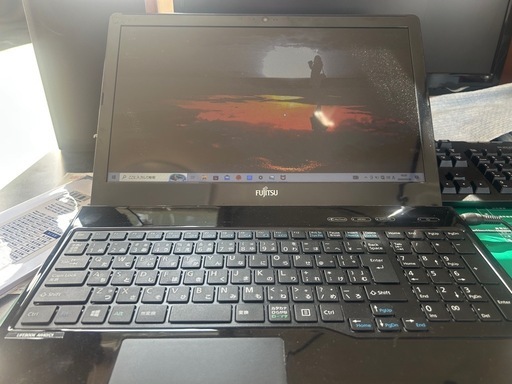 富士通　LIFEBOOK AH40/C1 ブラック