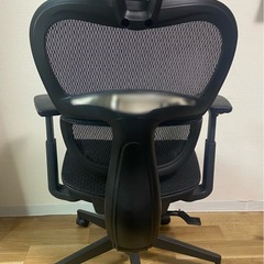 LOWYA(ロウヤ)オフィスチェア フットレスト付きの画像