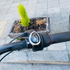 『ＳＡＬＥ　３０％』　ママチャリ　２０インチ　3変速　カゴ　付き　黒　配達可能の画像