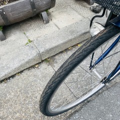 『ＳＡＬＥ　３０％』　ママチャリ　２６インチ　カゴ　ライト　付き　青　配達可能の画像