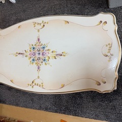 ヨーロッパ調　テーブルの画像