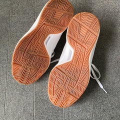 白　美品　シューズ　体育館可能　27cmの画像