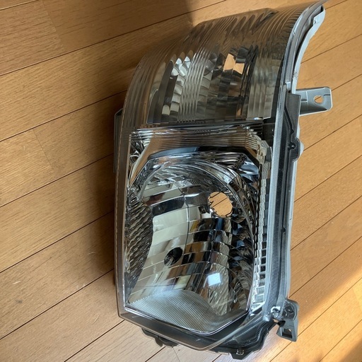 ハイエースGDH206Vヘッドライト右ハロゲン中古