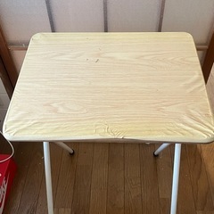 折りたたみテーブの画像