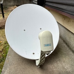 衛星放送用パラボラアンテナの画像