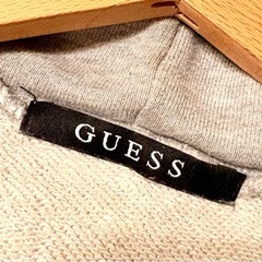 GUESS ロゴパーカー L グレー ビッグロゴの画像