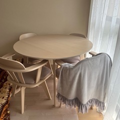 ダイニングテーブル、チェアの画像