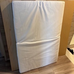 ベビーベッドの画像