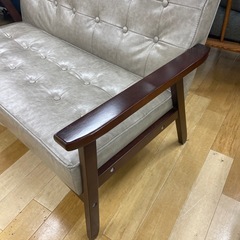 【トレファクラパーク岸和田店】2人掛けソファー  合皮 グレージュ×ダークブラウン
の画像