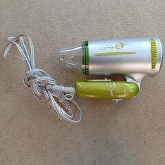 ☆必見☆新品に近いTESCOMヘアドライヤーの画像