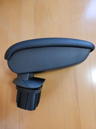 UK日産純正品 アームレスト 日産ジュークニスモで使用。