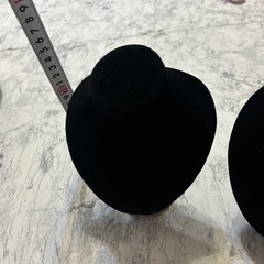 ネックレストルソー　 アクセサリージュエリーディスプレイ 黒　ブラック　ベロアの画像