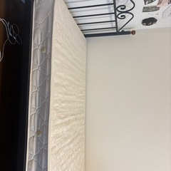 シングルベッドフレーム＋マットレスの画像