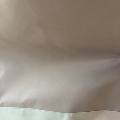 淡いカーテンの画像