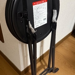 新品同様 折りたたみ式黒いスツールの画像