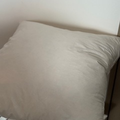 IKEAのクッション 大2小2セット 無料でお譲りします。の画像