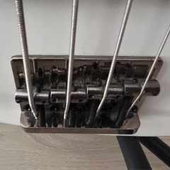 Squier Jazz Bass（ スクワイア　ジャズベース）　アンプ・チューナー・スタンド付の画像