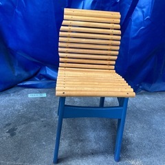 オシャレな木製椅子の画像