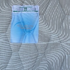 シングルベッド。シミあり。の画像