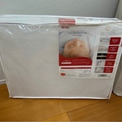 【値下げ交渉可】Apricaベビーベッド👶🏻🛏️+敷布団セット【美品】 （ココネルエアー ホワイトグレー＋Aprica Goodreve ベビー敷布団) 持ち運び袋ありの画像