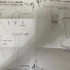 ウェディングドレスとタキシードの画像