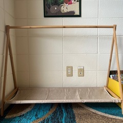 ナチュラル木製 キッズハンガーラックの画像