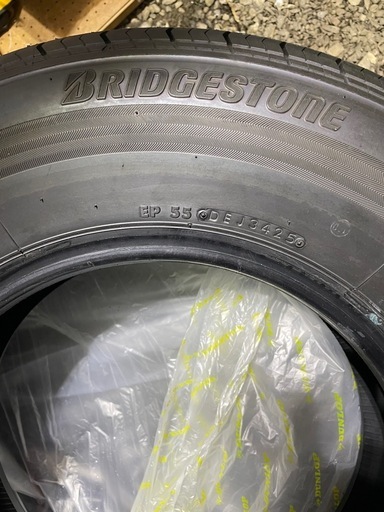 ハイエース新車外しほぼ新品195/80/15