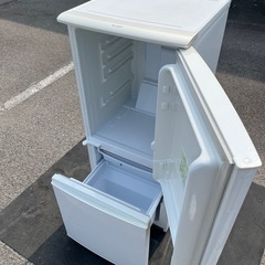 ⑦ (仕切板無し)【冷蔵庫】シャープ 137L SJ-UW14-W 2012年製の画像