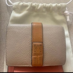 【正規品】LOEWE ロエベ　三つ折り財布 ベージュ/オレンジ　箱・保存袋付きの画像