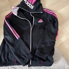 adidasジャージ上下の画像