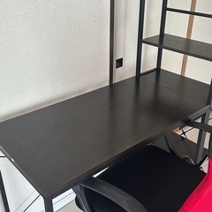 デスクとイスのセットの画像