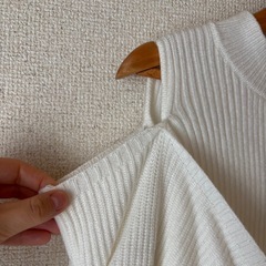 白いセーターの画像