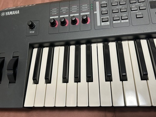 YAMAHA MX61

