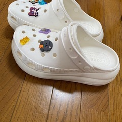 厚底クロックスの画像