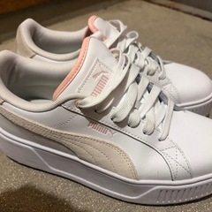 PUMA  スニーカーの画像