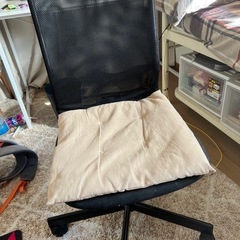 椅子とテーブルの画像