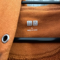 ユニクロ　パーカー　Lの画像