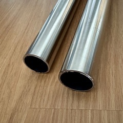 ステンレスのポール2本ですの画像