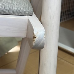 折りたたみ机と椅子の画像