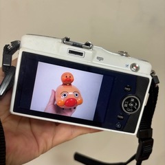 急募3/29【値下げ】【動作OK】OLYMPUS ミラーレス一眼カメラ レンズ付 充電器・バッテリー・SDアダプターセット の画像
