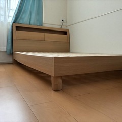 ダブルベッドフレームの画像