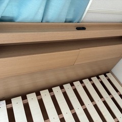 ダブルベッドフレームの画像