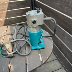 マキタ電動トリマーの画像