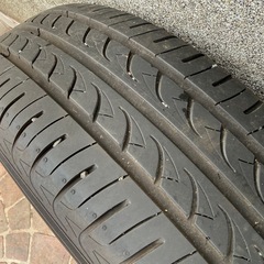 185/70r14 ヨコハマ ブルーアースの画像