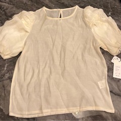 アイボリー パフスリーブ ブラウス 半袖の画像