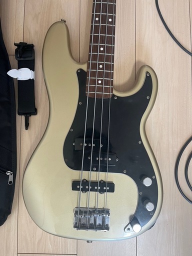 Squir Precision Bass　未使用ケース&シールド付き