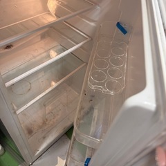 【急募】2ドア冷蔵庫｜しっかり冷えます◎ 即引き取り歓迎（恵比寿） 汚れありの画像
