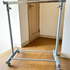 伸縮ハンガーラック　の画像